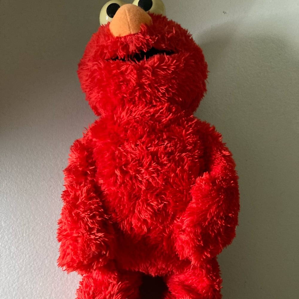 Vintage 2005 Mattel Tickle Me Elmo Electronic Toy 13.5” Tall Sesame Street